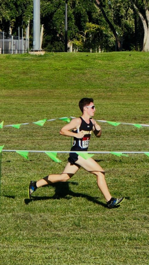 Senior Ethan del Campo runs toward the finish line during the cross country team’s first meet at Tradewinds Park on Aug. 31.